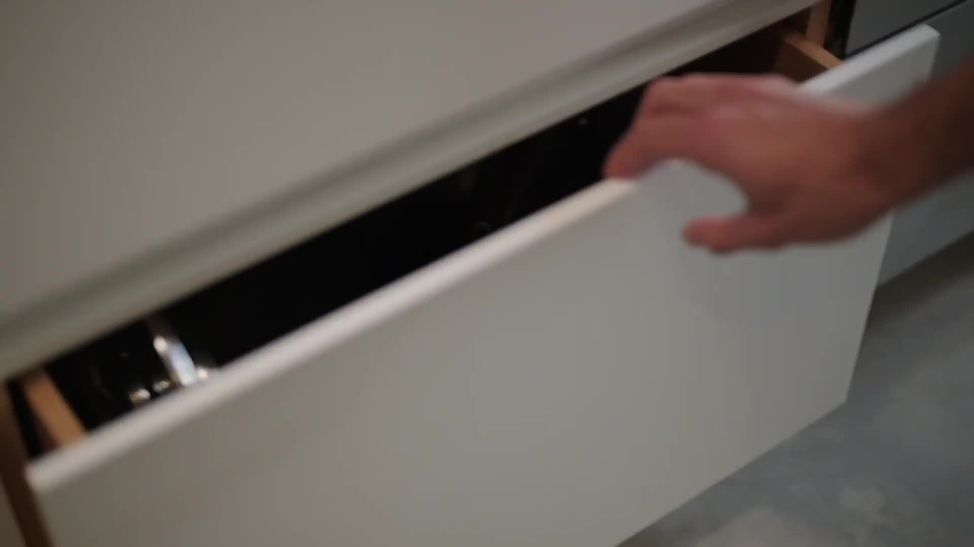 Space Non-Toxic, Non-Stick Wok (32cm) | Joseph Joseph EU